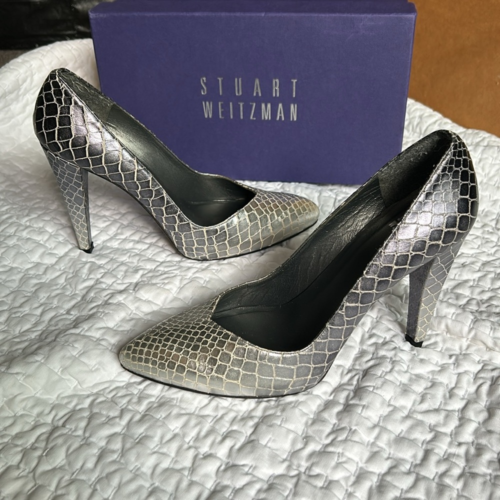 Stuart Weitzman silver grey animal scale print high heel pumps 7.5 m